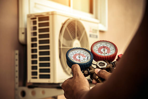 Professional Hvac technician working in Gas City, IN